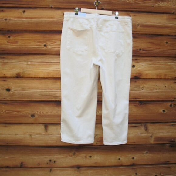 NWT Chicos Women’s Plus Size High Rise Straight Crop Jeans 20 - Picture 7 of 12